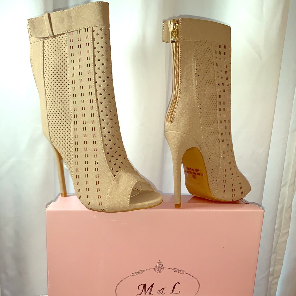 New - Micro Suede Stylish Boots Size 8.5